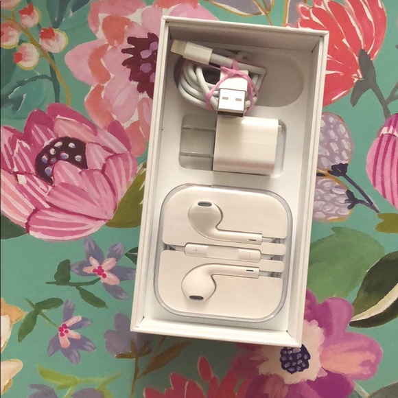 NEW IPHONE SE - Picture 3 of 7